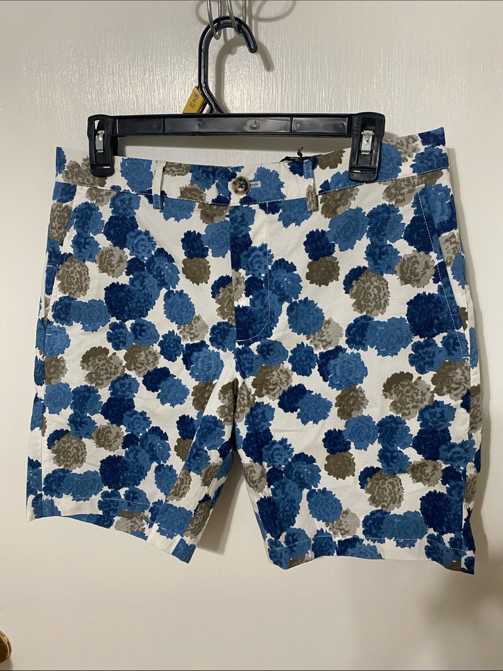 Club Monaco Women’s Blue and Brown Floral Flat-Front Shorts